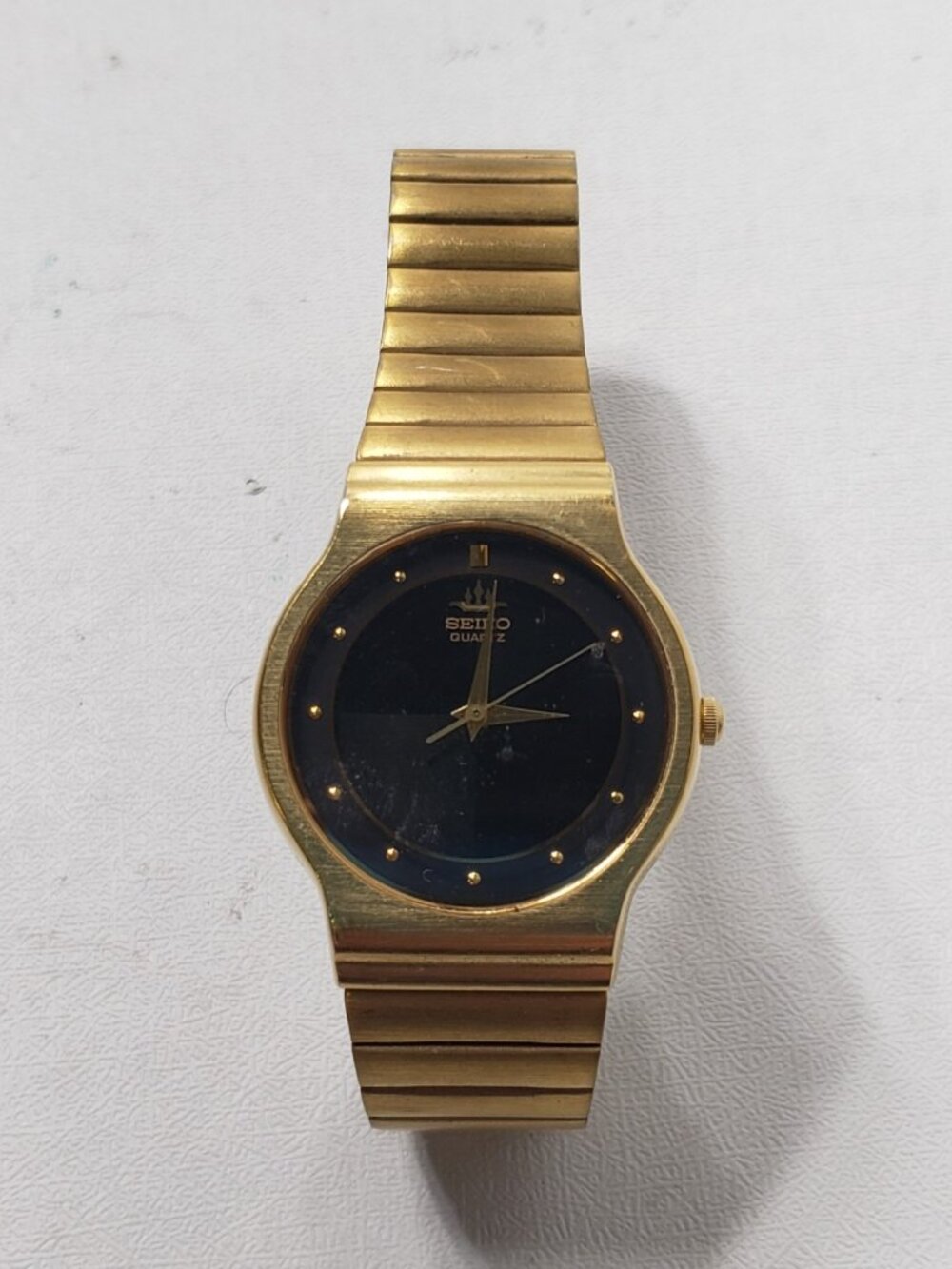 Vintage Seiko V701-6K10 Quartz Gold Tone Black Dial Watch Not Running Japan
